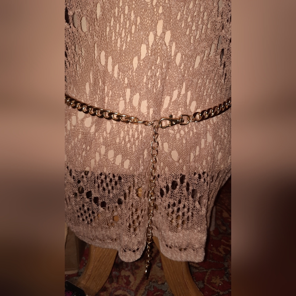 Gold Chain Link Women's Belt with Pendant - Picture 3 of 7
